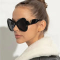 Logo Custom 2025 Fashion Lady Colorful Butterfly Shaped Sun Glasses UV400 Oversized Cat Eye Sunglasses for Women