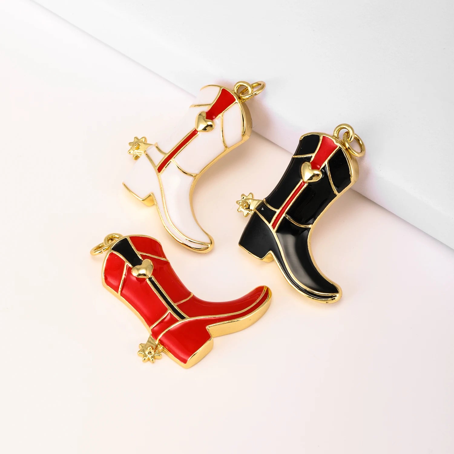 QIKU Wholesale High-Quality Boot Enamel Charms Vintage DIY Pendants for Jewelry Necklace Making
