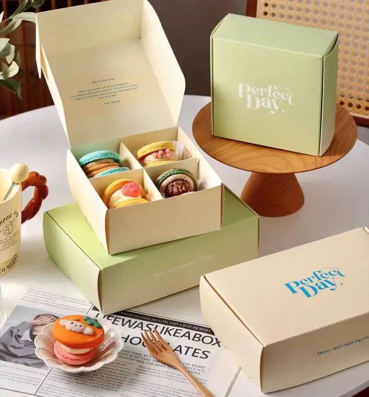Factory Direct Christmas Box 12 Macarons Cupcakes Donuts Hotdogs-Bakery Paper Box Packaging Divider Matt Lamination Printing MegaBDM