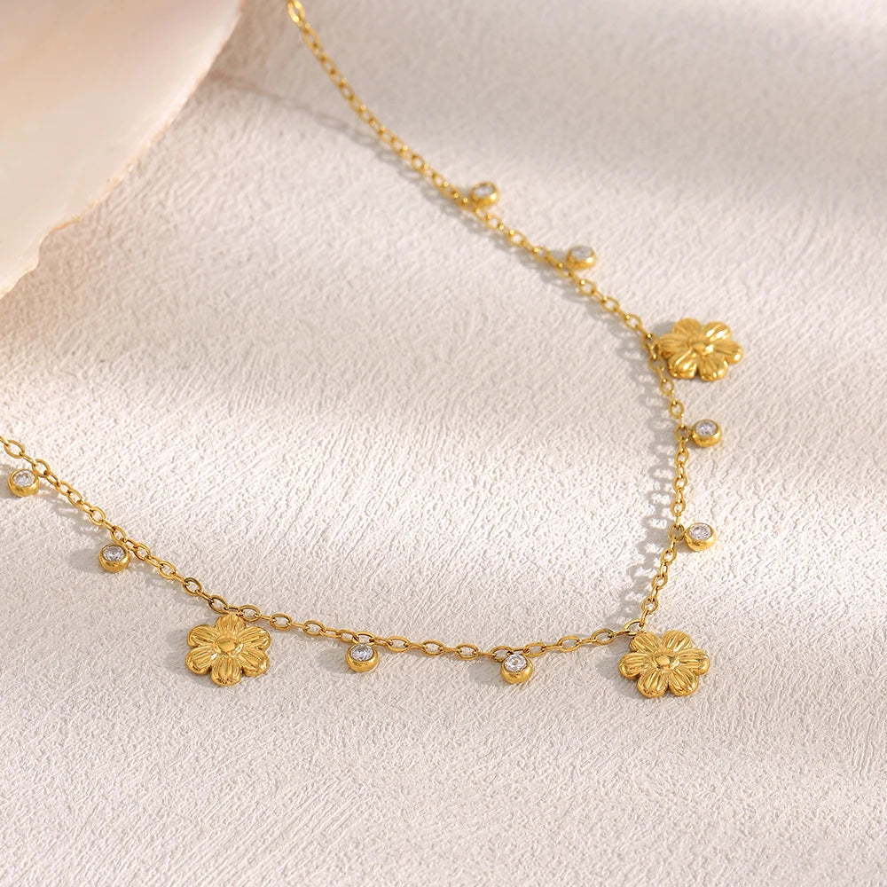 Dreamshow Dainty Flower Necklace Zircon Charm Necklace 18k Gold Plated Jewelry Fashion Stainless Steel Necklace