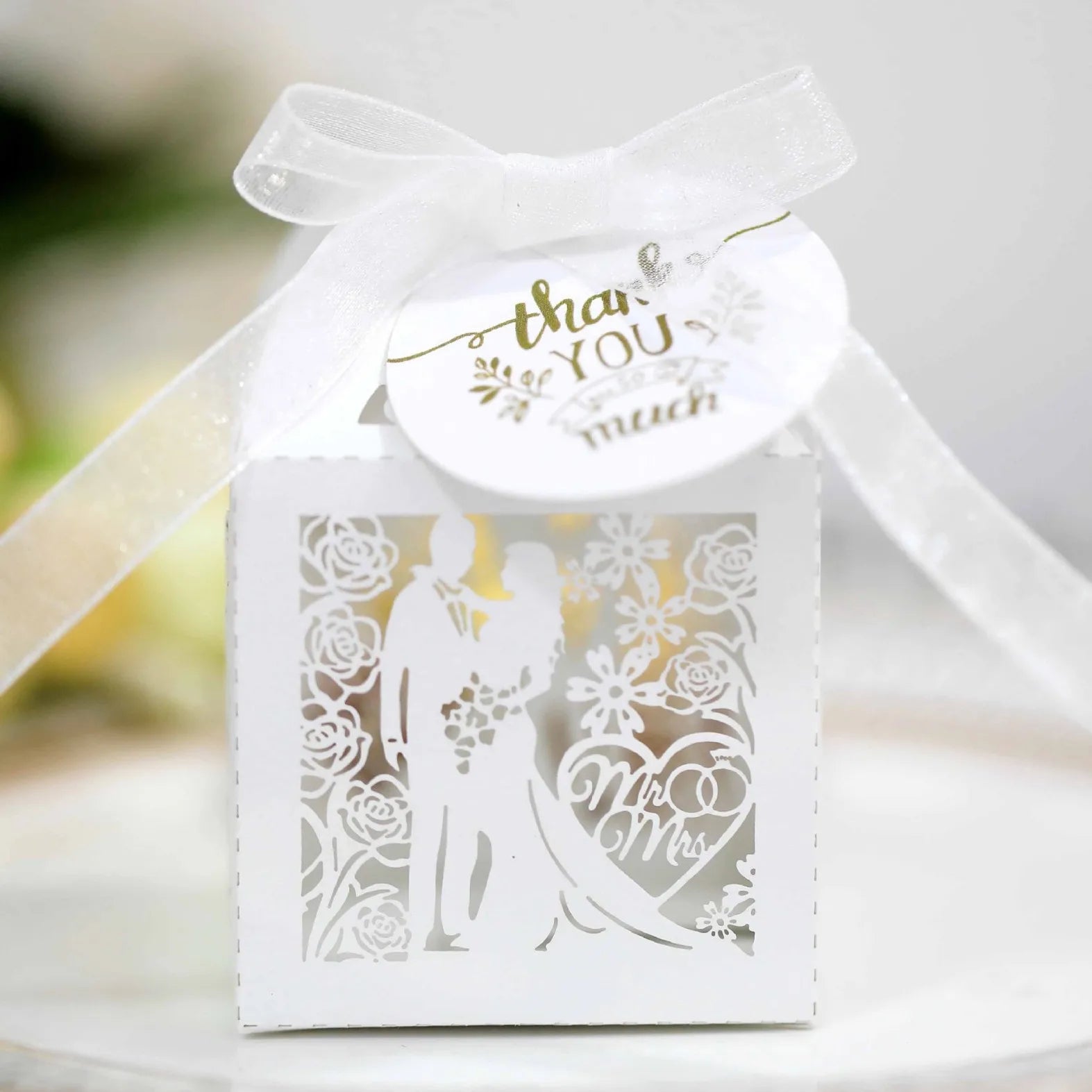 JUXINDA Valentine's Day hollowed-out thank-you candy box wedding favor ribbon candy box in stock.