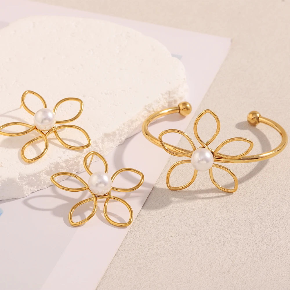 Dreamshow Imitation Pearl Flower Fashion Bangle 18k Gold Plated Jewelry Stainless Steel Bangle Jewelry Women