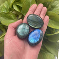 Factory Price Natural Crystal Healing Meditation Quartz Tumbled Labradorite Palm Oval Stone for Decoration Gift