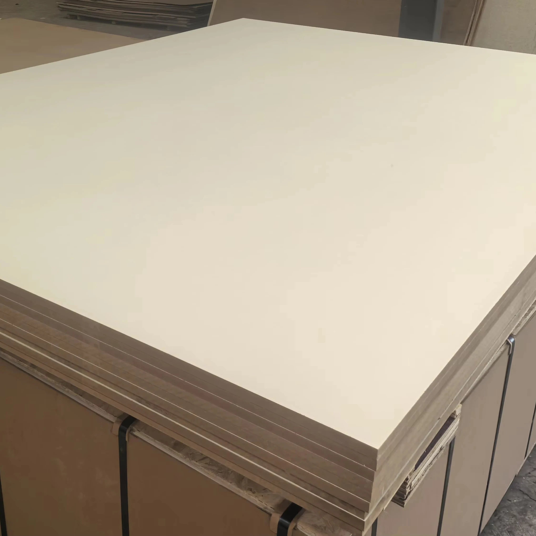 Hmr Waterproof  MDF Red Fireproof Mdf Black Hdf Board Size 4X8 1220mmx2440mm 2100x2800mm 1830x3660mm Customized for Commercial