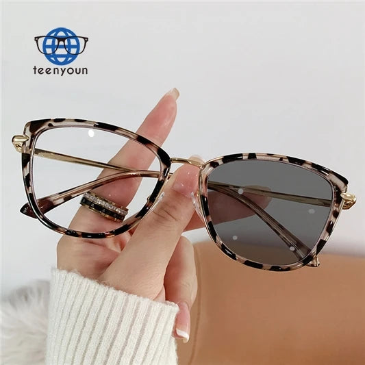 Teenyoun Photochromic and Antiblue Bezel Blue Frame Designer Optical Glasses Cat Eye Women Eyeglasses Spectacle Frame Designer