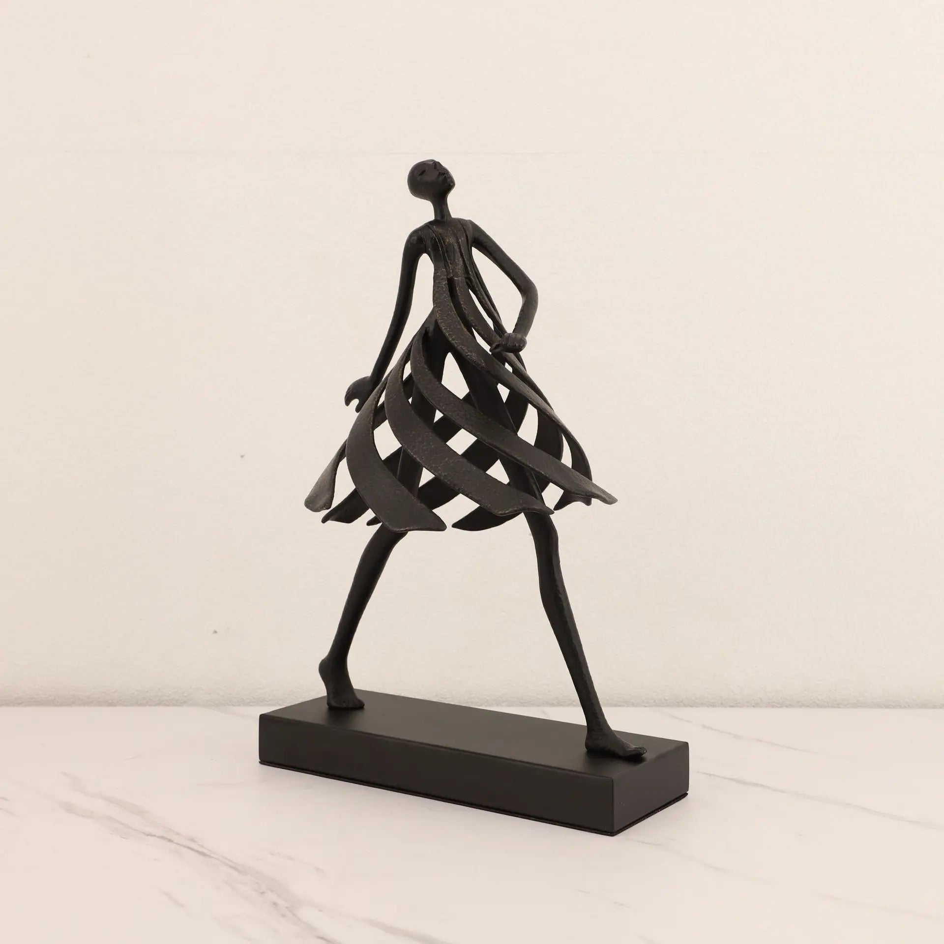 Fashion Home Decor Scandinavian Minimalist Metal Figure Ornament Art Figure Sculpture Crafts