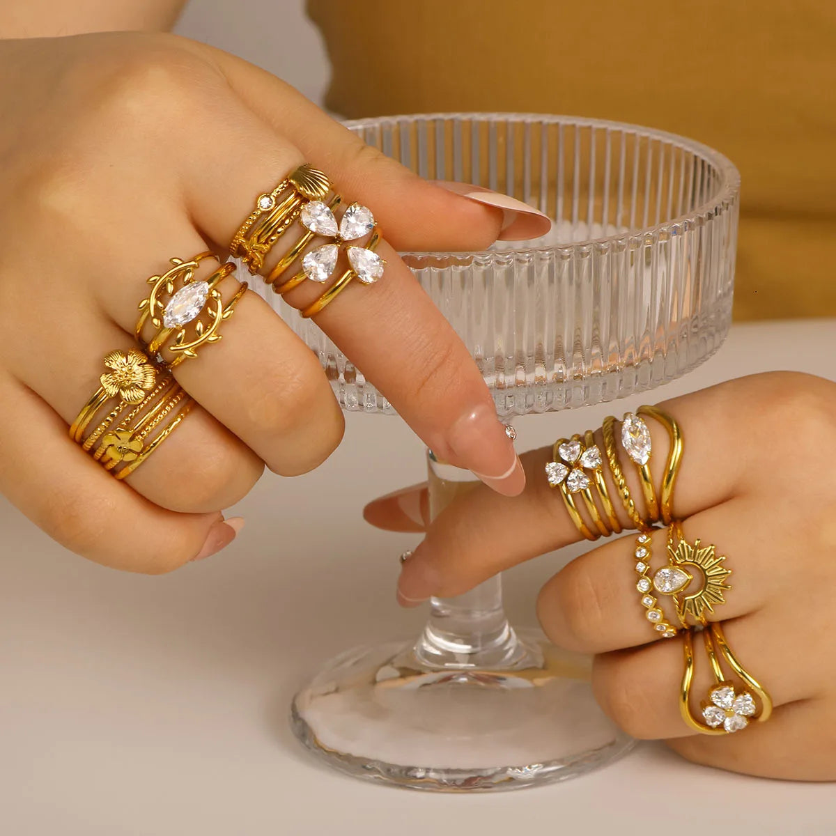 Wholesale Stainless Steel PVD 18K Gold Plated Flower Shape Ring Jewelry Five-Layer Hollow Interlocking Stackable Rings Set