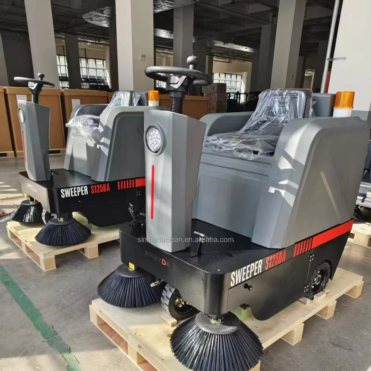 OEM S1250A Large Automatic Road Sweeper New Condition Electric Fuel Truck for Industrial Use in Factory Workshops