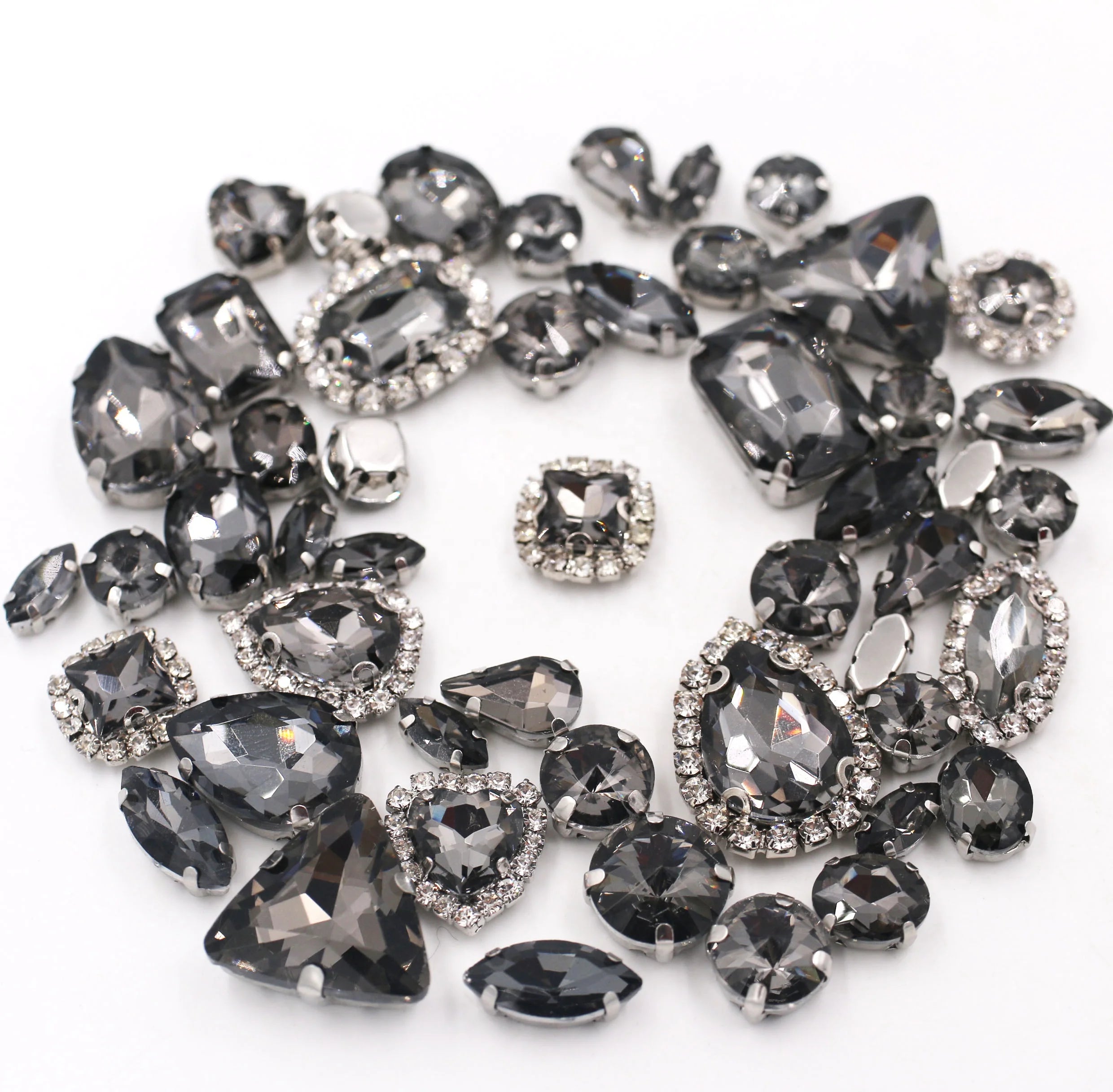 Bag of 50pcs 3D Gray Claw Diamond Crystal Buckles Mixed Sizes Glass 3D Sew-On Loose Rhinestones with Silver Claw