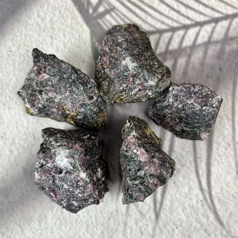 Wholesale Natural Uncut  Loose Gemstone Rhodolite Rough Garnet Stone Raw Garnet for Jewelry Making Decoration