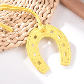 Factory Custom Creative Gifts Leather Horseshoe Fashion Bag Hanging Decoration U-shaped Basket Hanging Key Pendant Purse Charm