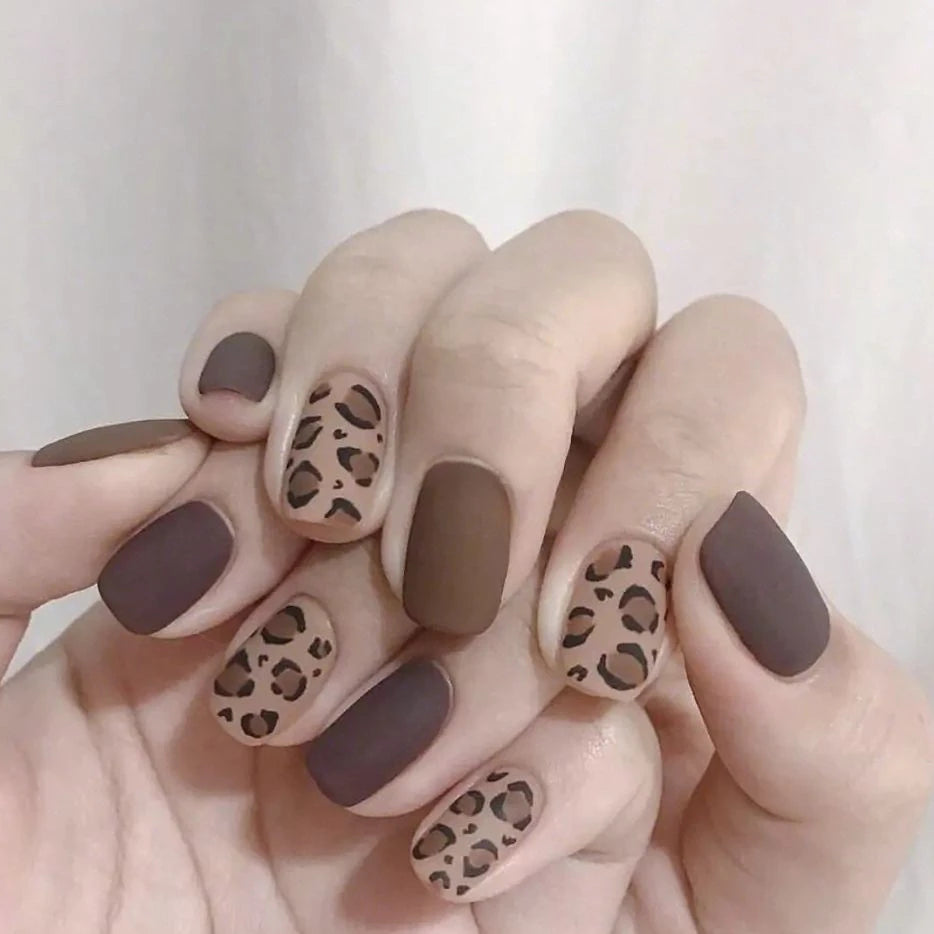 Wholesale Luxury 24-Piece Bulk Adult Short Nail Set Cute Square Designed ABS Press-On Fingernails with Almond Stiletto Patterns