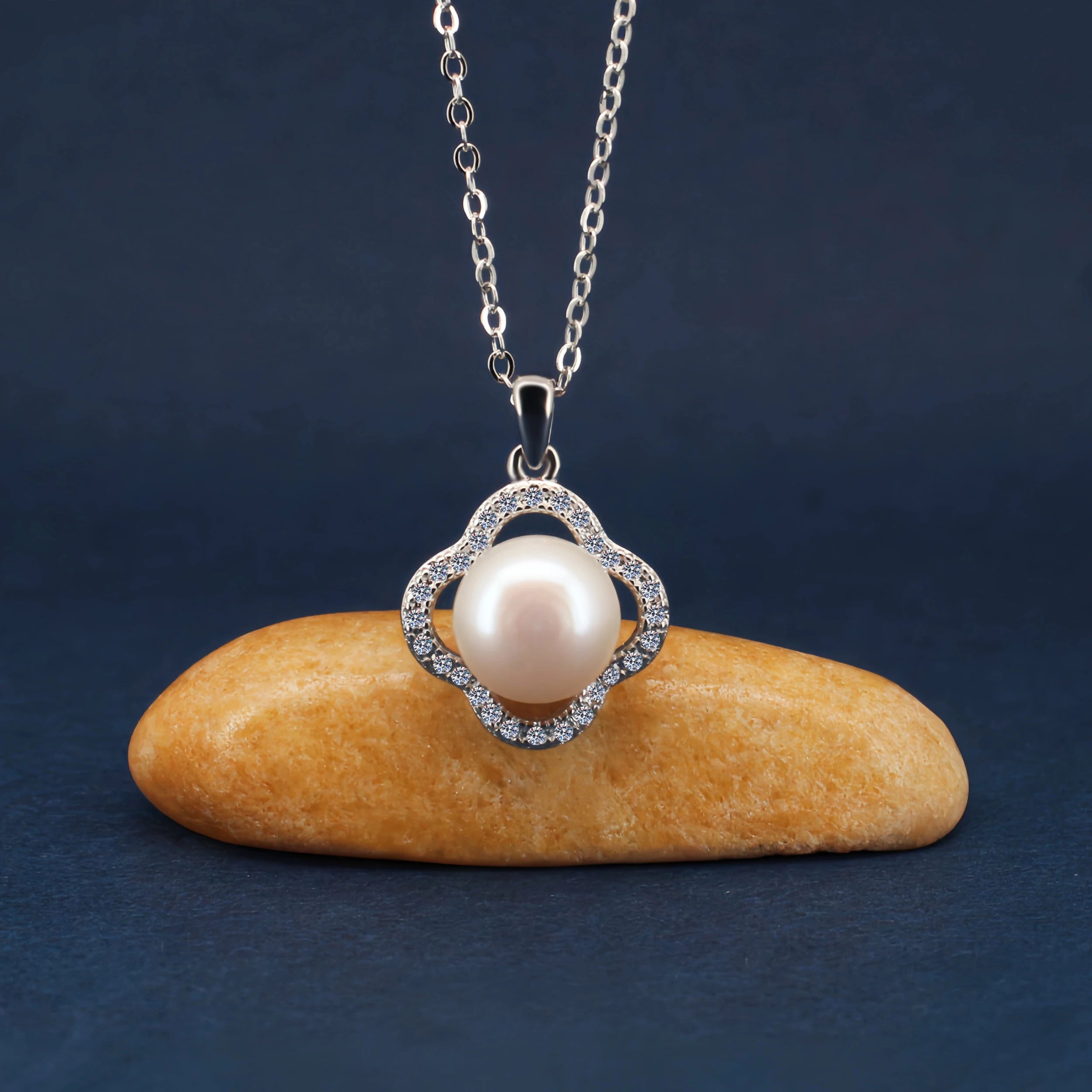 S925 Sterling Silver Four-leaf Clover Pearl Necklace Pendant Ladies Natural Pearl Necklace Factory Wholesale