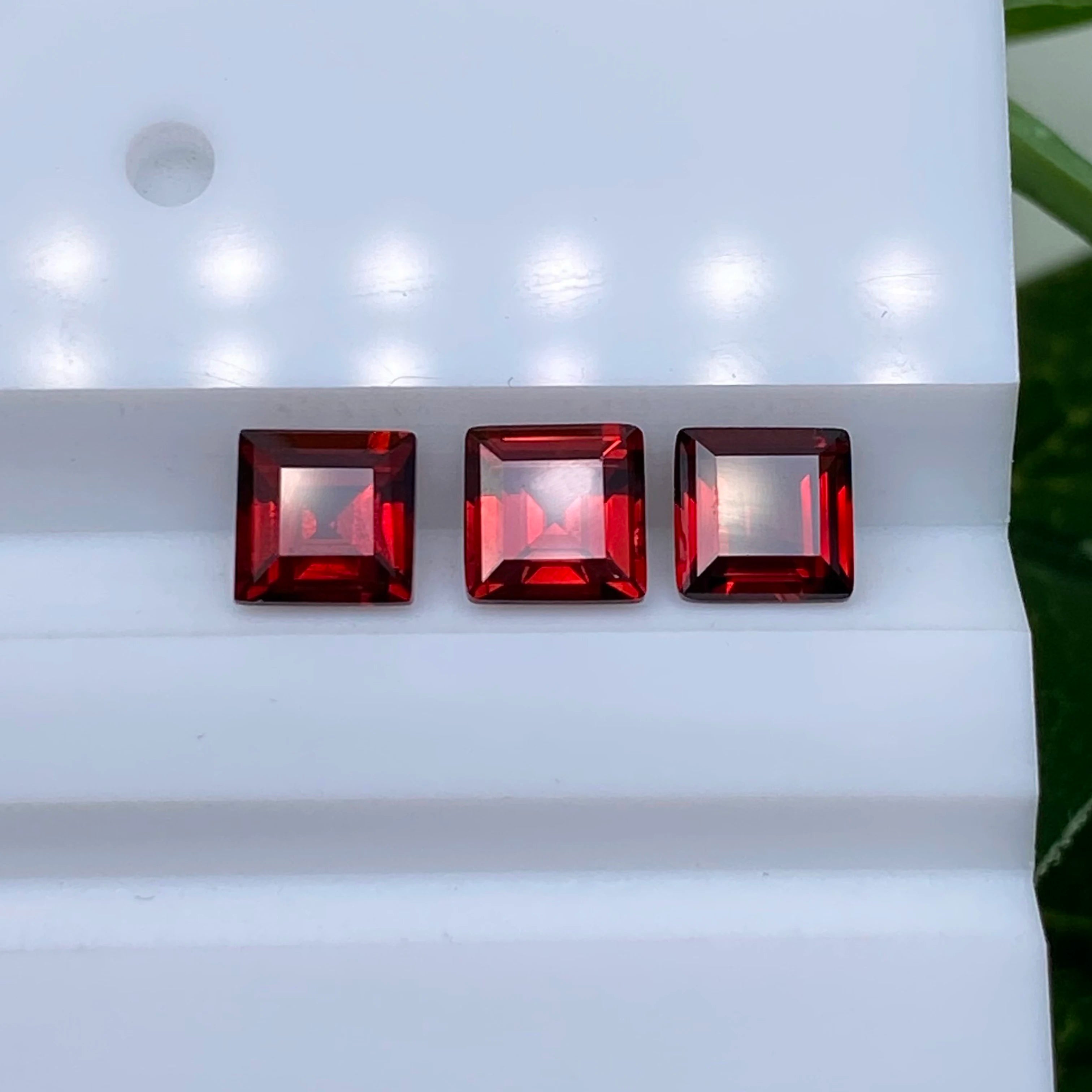 Square 2.0mm~8.0.0mm High Quality Natural Faceted Gemstone Mozambique Red Garnet Crystal Buyers Jewelry Making Natural Garnet