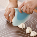 SHIMOYAMA Red Dot Design NEW Multipurpose Curved Pastry Scraprons Shark Fin Silicone Pastry Scraper MegaBDM