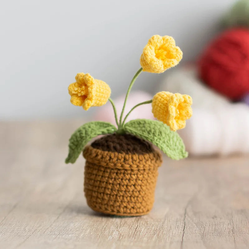 Popular Handmade Cotton Yarn Knitted Flower Small Potted Plant Decoration Wholesale Plant Ornament for Valentine's Day Gift