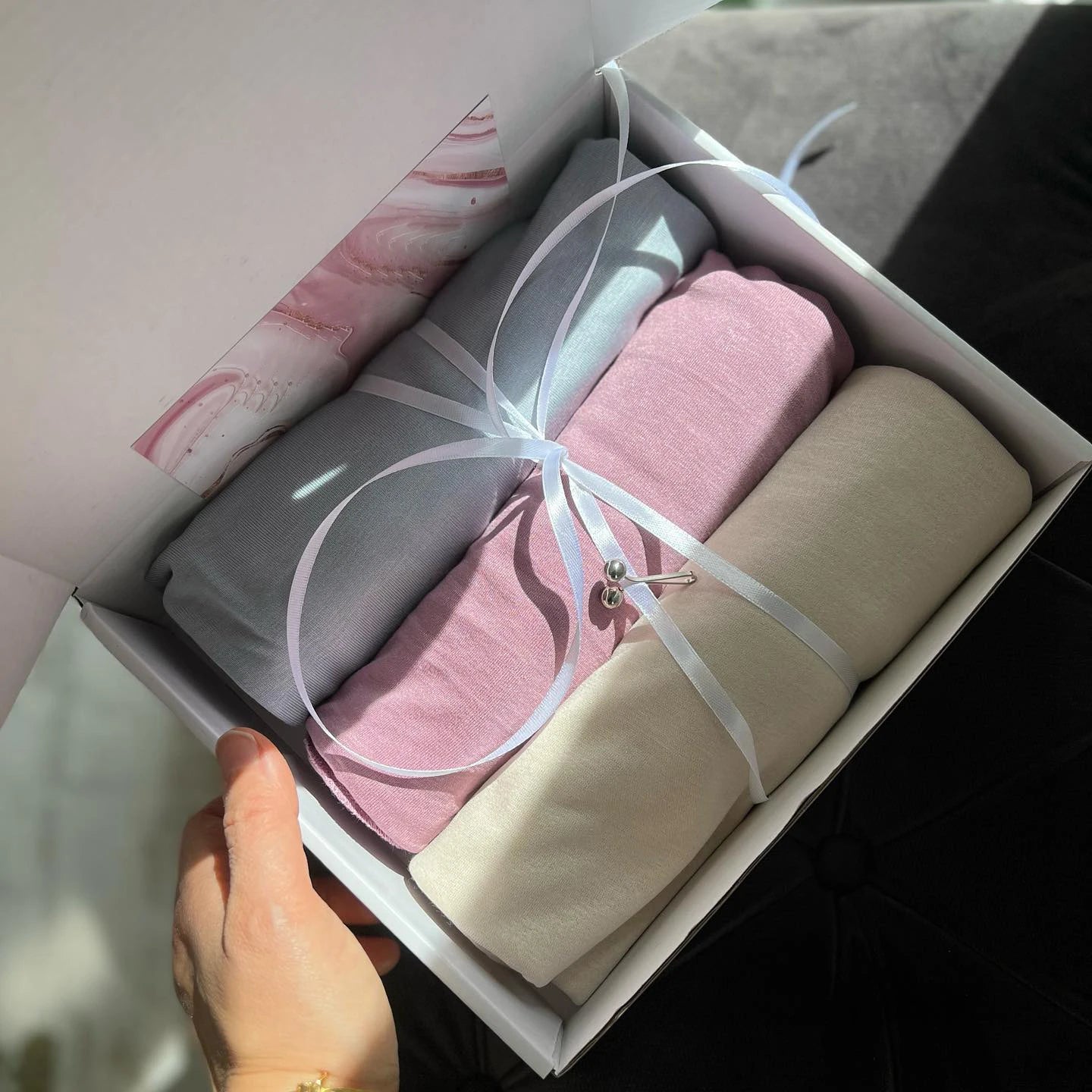 Custom Muslim Premium Boxed Jersey Hijab Shawl Gift Box Women Solid Color Luxury Jersey Cotton Hijab Scarf  Mousline