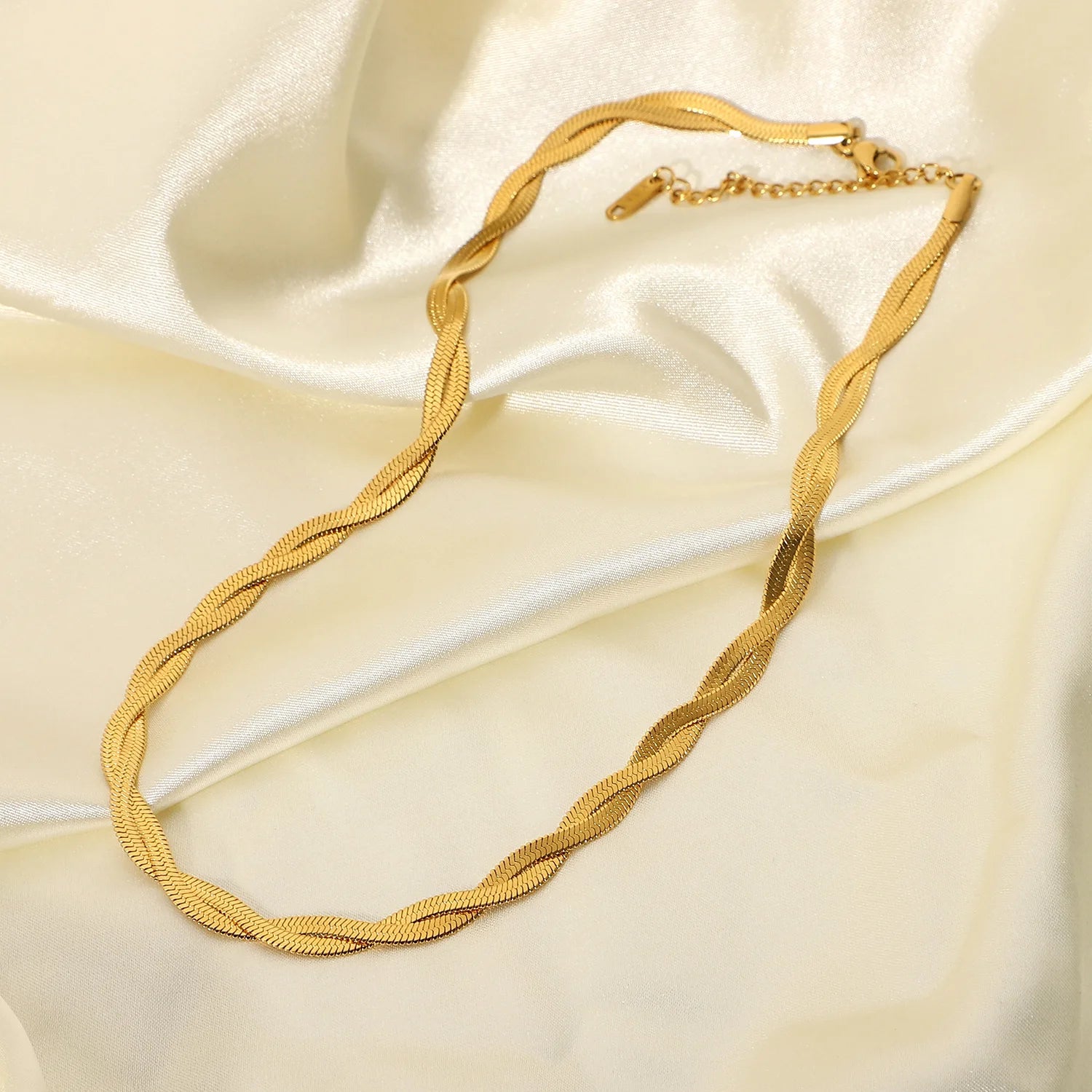 18k Gold Plated Plated Classic Snake Chain Necklace for Women Stainless Steel Waterproof Fashionable Necklace
