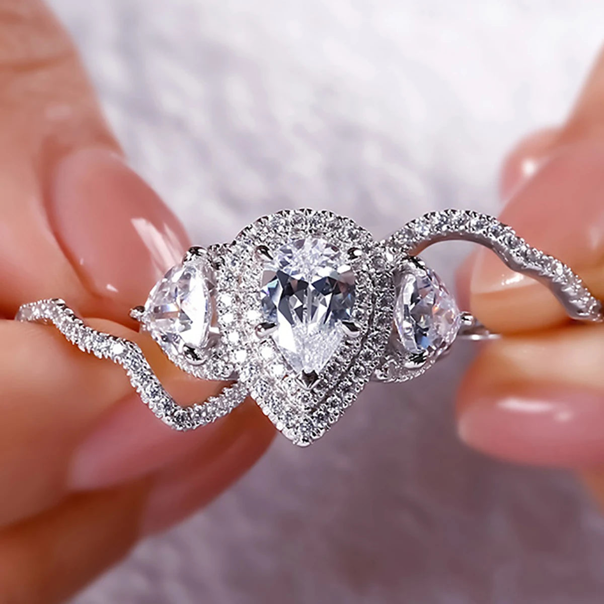 CAOSHI Gorgeous Pear Cut Crystal Imitated Diamond 3Pcs Rings Set Luxury Women Engagement Wedding Bridal Silver Plated Rings OEM