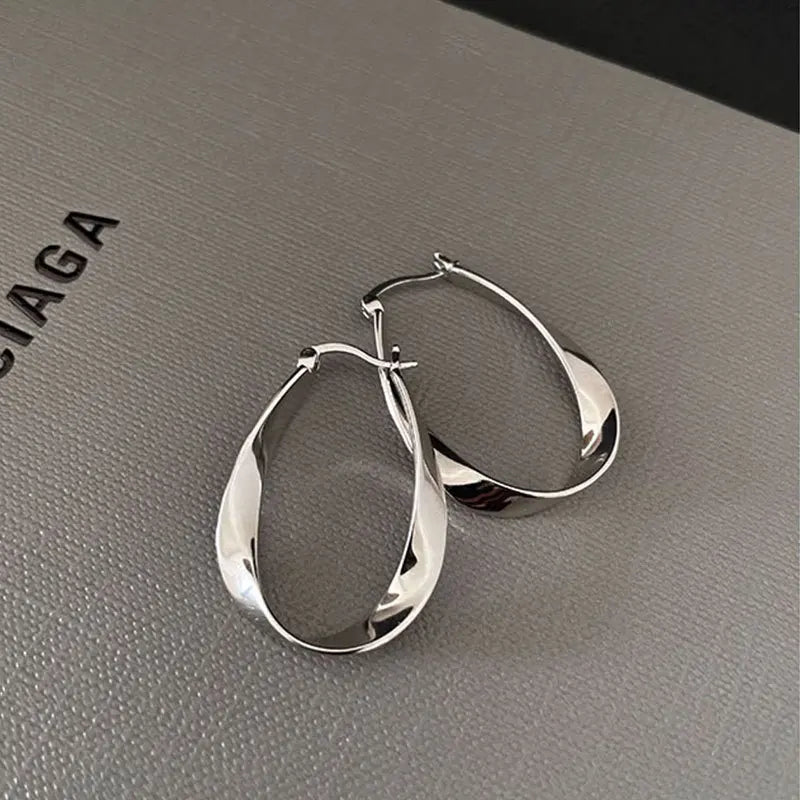 Simple Style Jewelry Huggie Twist Mobius Strip Shape 925 Sterling Silver Hoop Earrings Women
