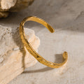 G3860 Wholesale PVD 18k Gold Plated Stainless Steel Small Hammered Cuff Bangle Bracelet Women Glossy Simple Wavy Open Bracelet