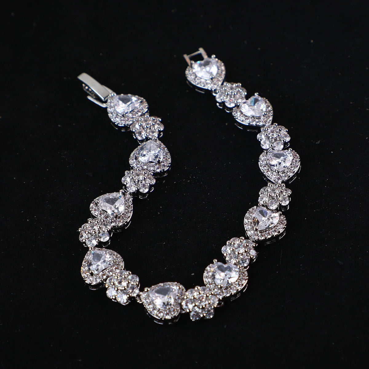 Fashion Heart Shaped Zircon Tennis Bracelet for Women Light Luxury Love Jewelry Bracelet MegaBDM