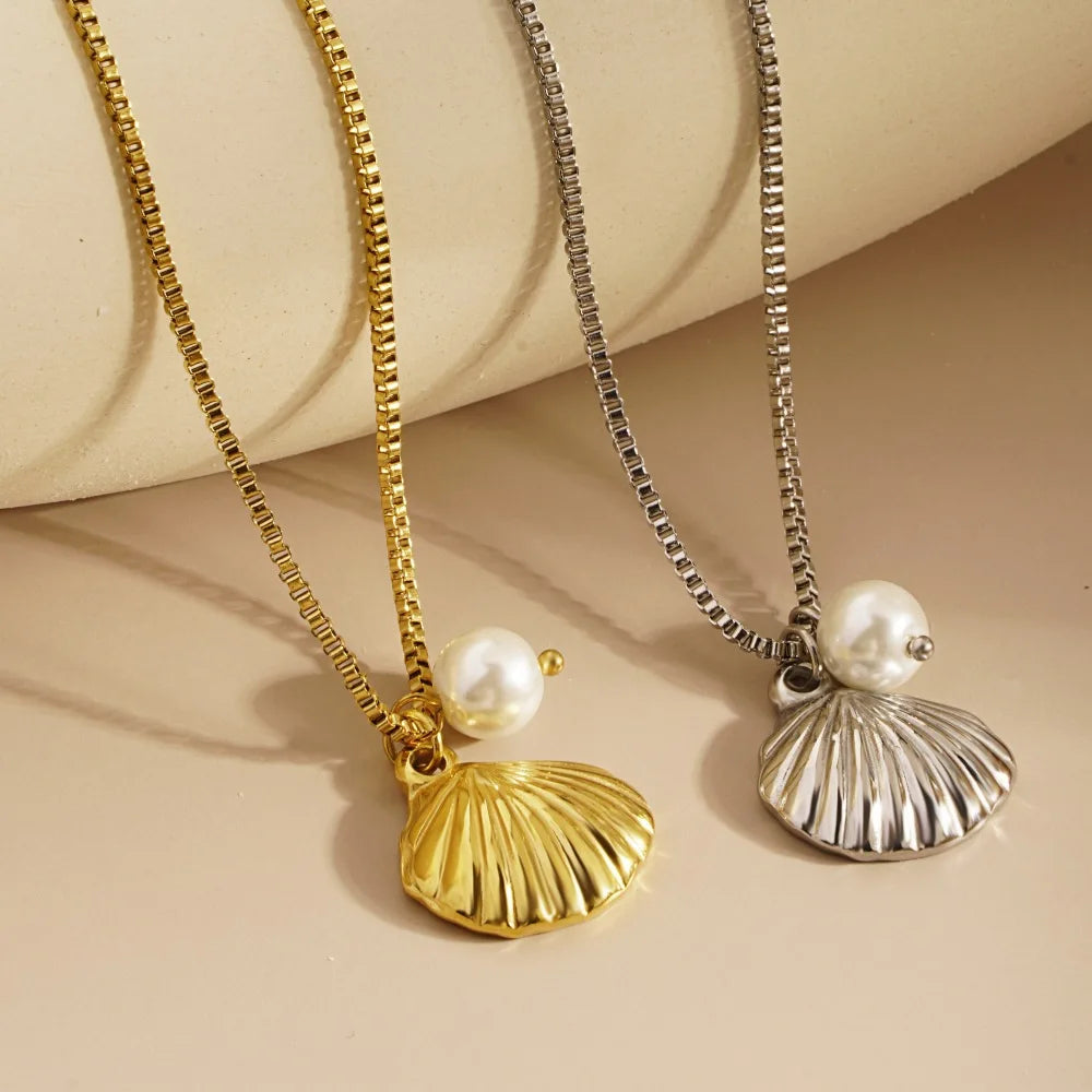Trendy INS Wind Summer Beach Metal Texture 18K Gold Plated Stainless Steel Party Necklace Freshwater Pearl Imitation Shell
