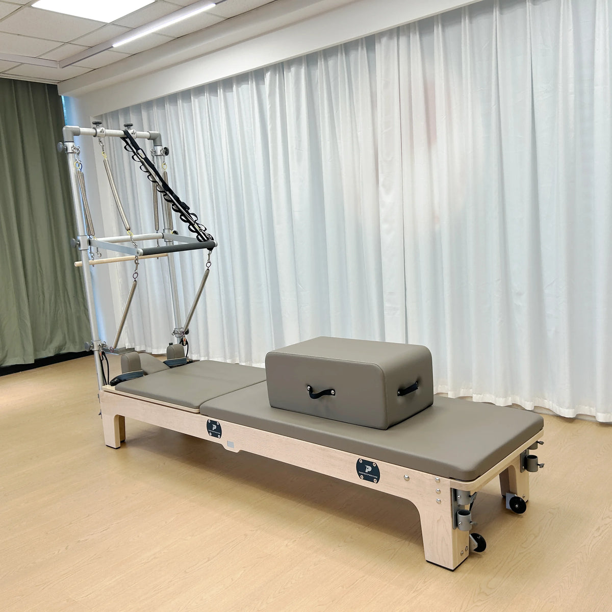 Durable Portable Maple Wood Half Trapeze Pilates Reformer Tower Machine with Adjustable Features MegaBDM