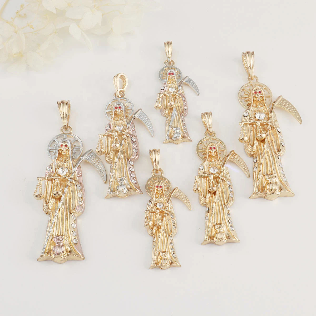 Dije Oro Laminado Santa Muerte Grim Reaper Pendant Religious Medals Jewelry Zircon Stone Main Material Alloy Charming Charms
