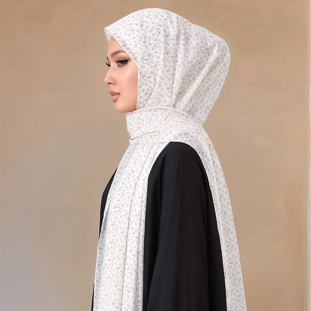 New Fashion Ladies Hijab Square Scarf with Cashew Flower Pattern Popular Shawl Turban in Southeast Asia and Arab Region