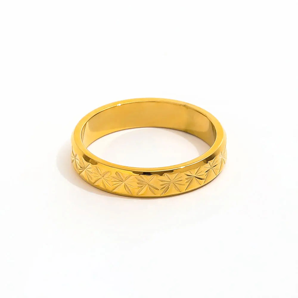 High End 18K Gold Plated Gold Engraved Star Surround Band Rings for Women Stainless Steel Jewelry