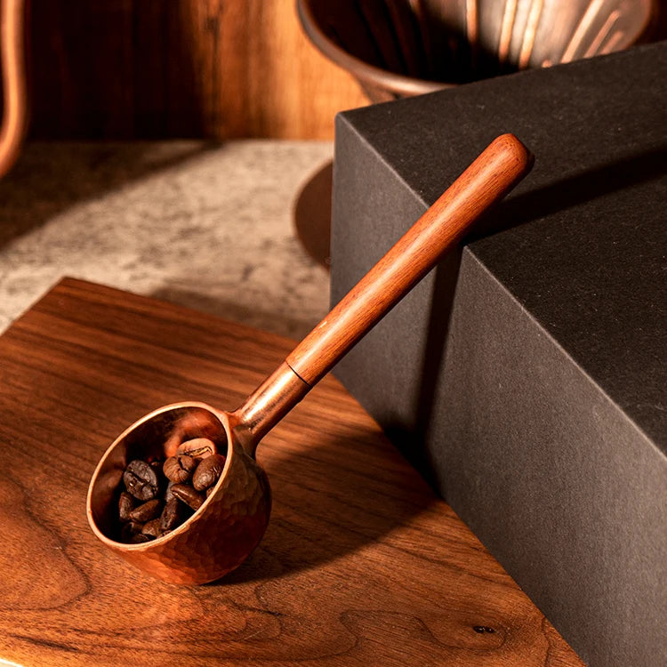 Luxury Handmade Gold 10G Copper Coffee Bean Measuring Scoop Eco-Friendly Natural Healthy Rose Wood Handle Coffee Tea Accessory