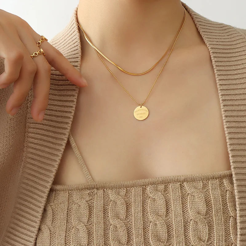 Fashion Personalized Jewelry Gold Plated Stainless Steel Letter Medallion Pendant Women Choker Necklace P903