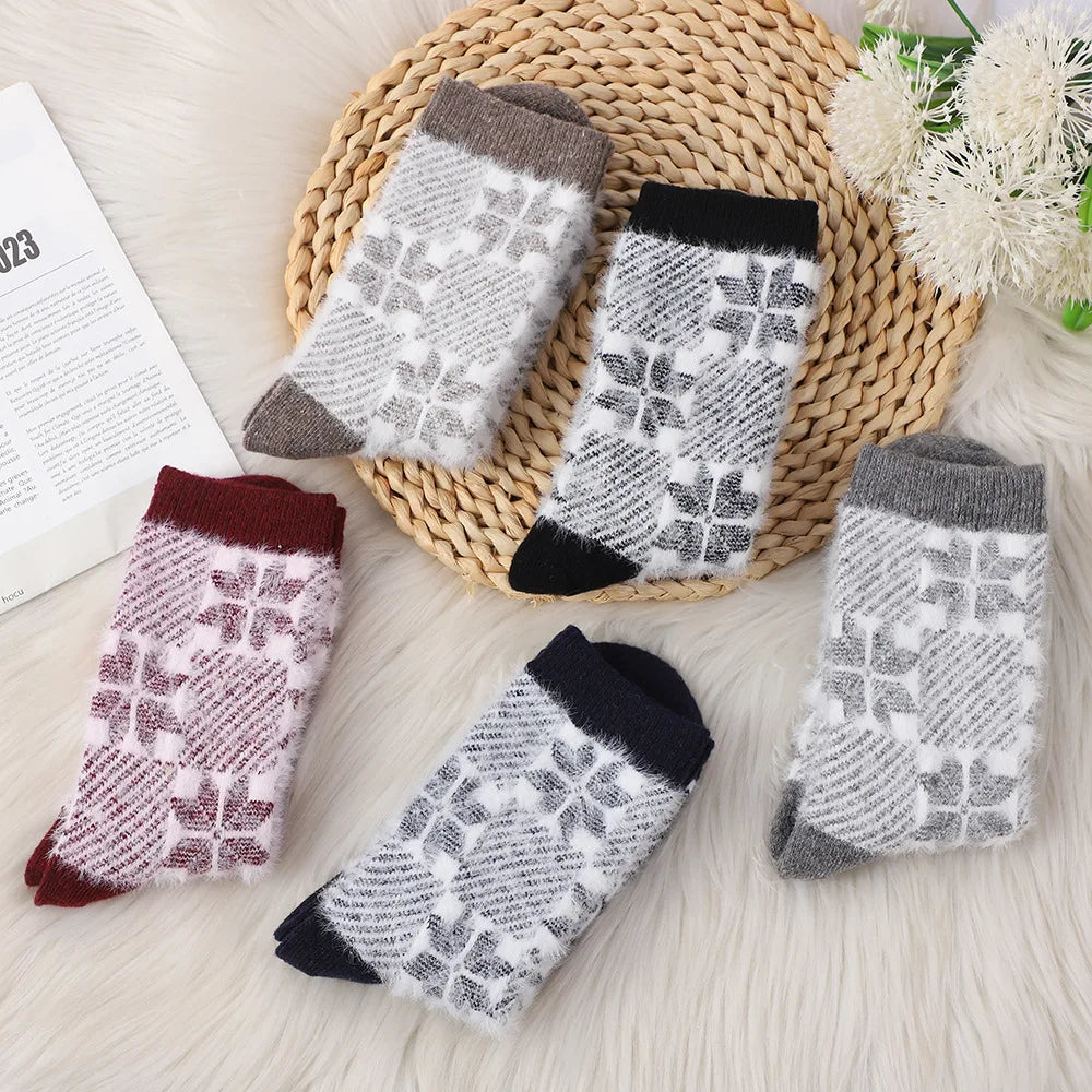 Wholesale Winter Soft Snowflake Mink Socks Women Cozy Nordic Christmas Fuzzy Crew Socks