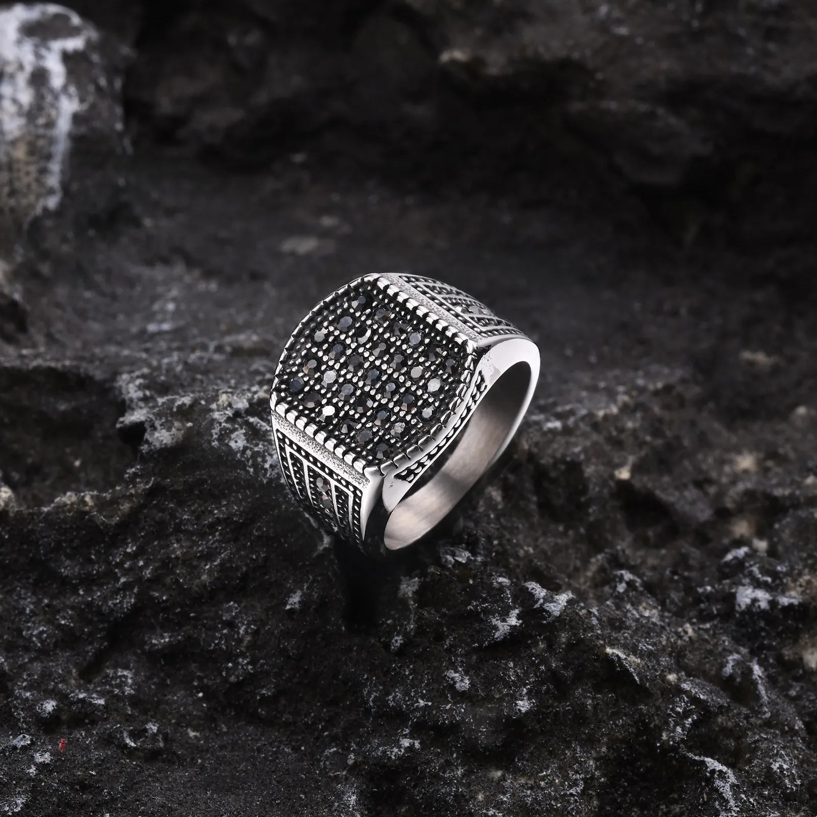 Punk Chunky Cast Ring Retro Men's Ring Jewelry Geometric Rhinestone Crystal Insert Stainless Steel Black Diamond Ring for Men