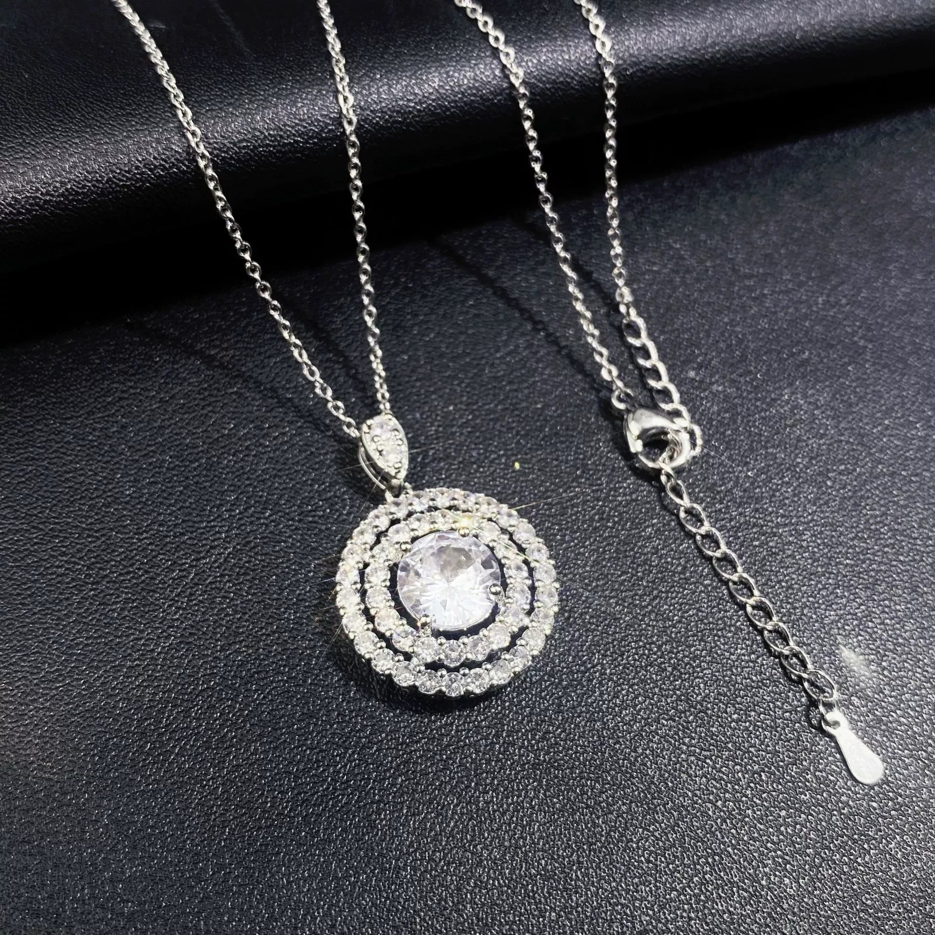 Classic Design 925 Silver Plated Hollow Round Circle Diamond Zircon Pendant Wedding Necklace for Women Gifts Jewelry
