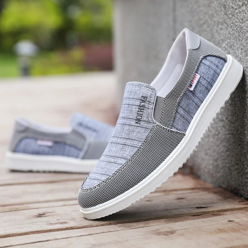 China Factory Quality comfort Cloth Men's Flat Driving Shoes slip on Anti-slip Walking Shoes Zapatos De Hombre