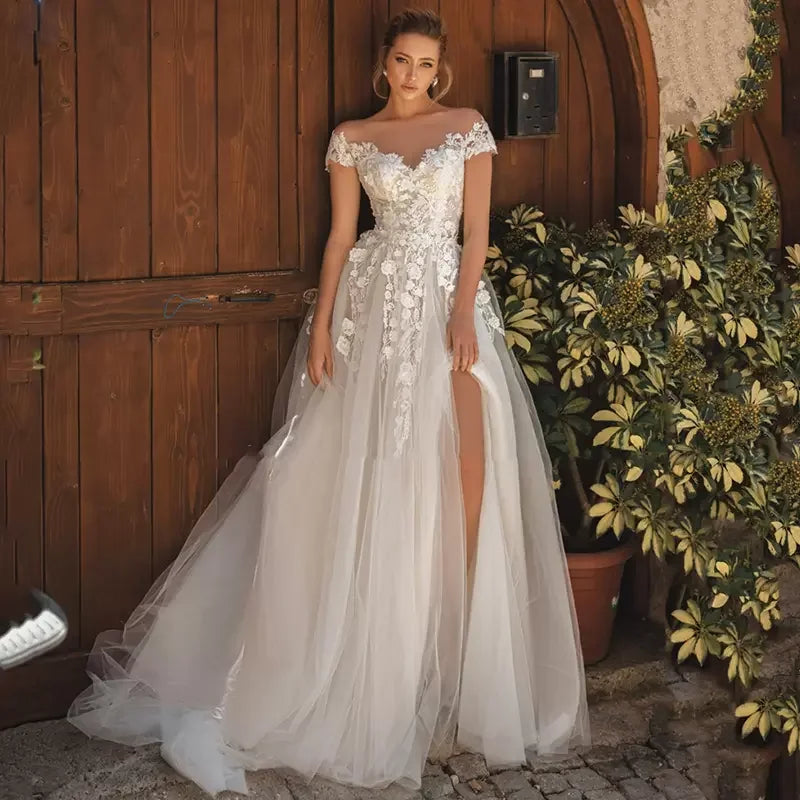 New Design Vintage Sheer Neck Wedding Dresses Short Capped Sleeve Side Split Bridal Gown Illusion Elegant Bohemian Wedding Gowns