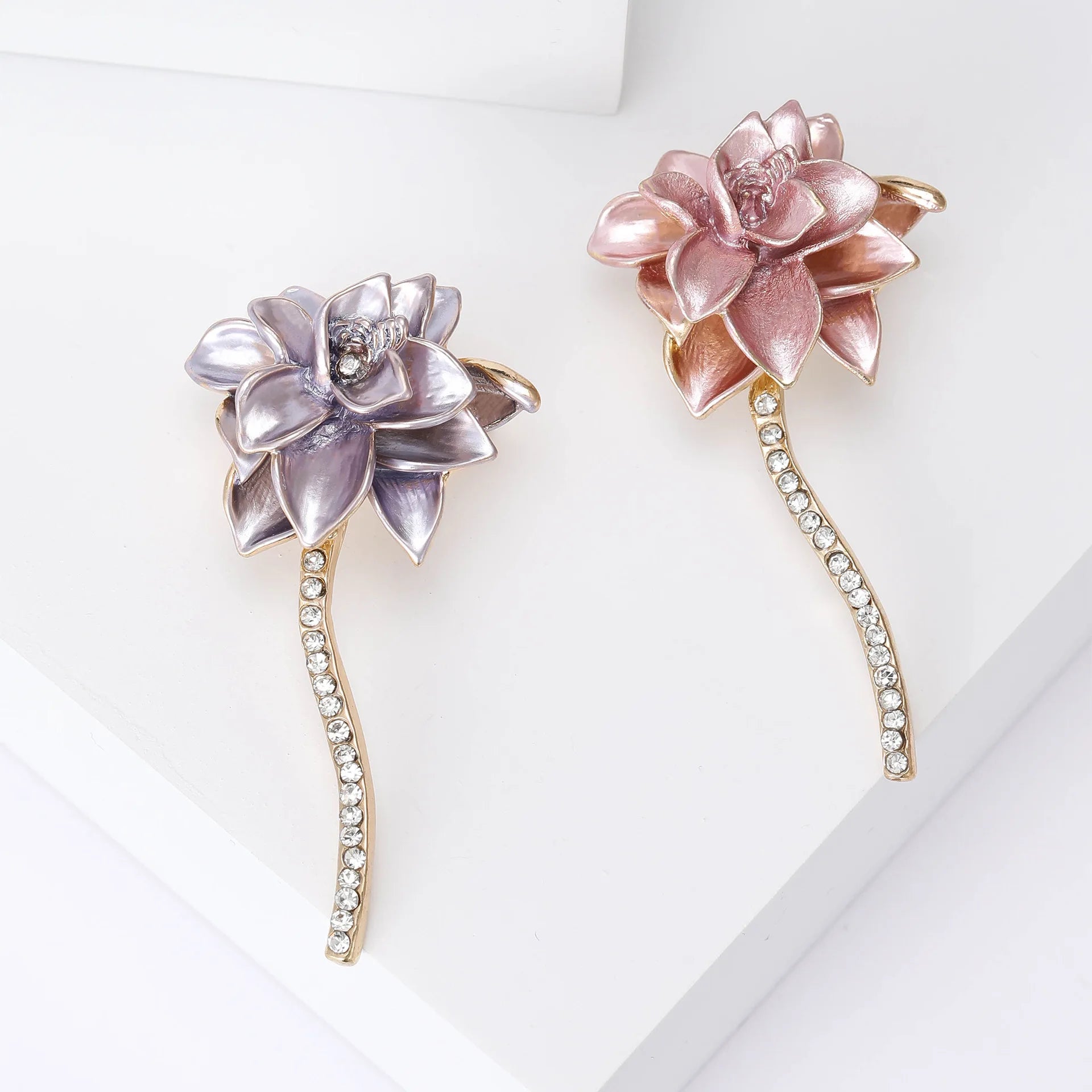 Vintage Brooch Pendant Jewelry Accessories Women Girls Souvenir Gift Gold Plated Alloy Enamel Lotus Flower Brooch Pin