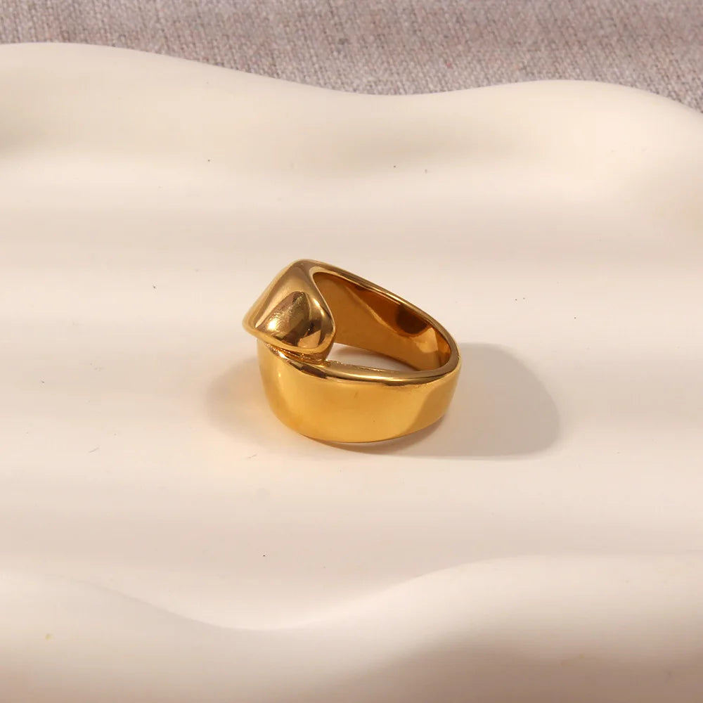 Women's Trendy 18K Gold Plated Stainless Steel Geometric Hug Rings New Design Non-Tarnish Jewelry Wedding Engagement Party