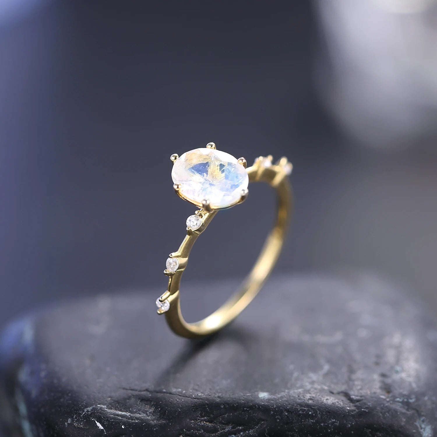 OL0926 Exquisite Craftsmanship Jewelry Wholesale Engagement Rings 925 Sterling Silver Upgraded Stone Moonstone Ring