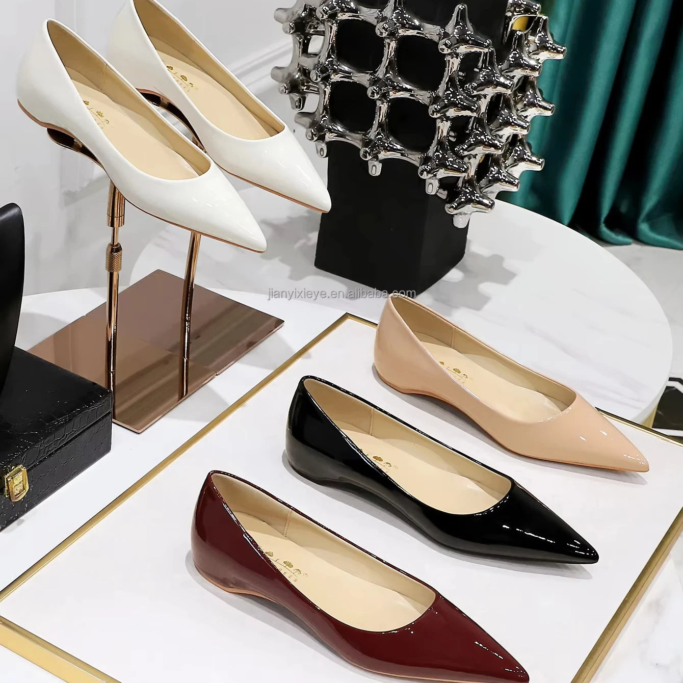 Breathable Fashionable Work Party Use Spring Solid 2025 New Designer Trend Comfortable Women's Slip-On Pointed Toe Flat Shoe