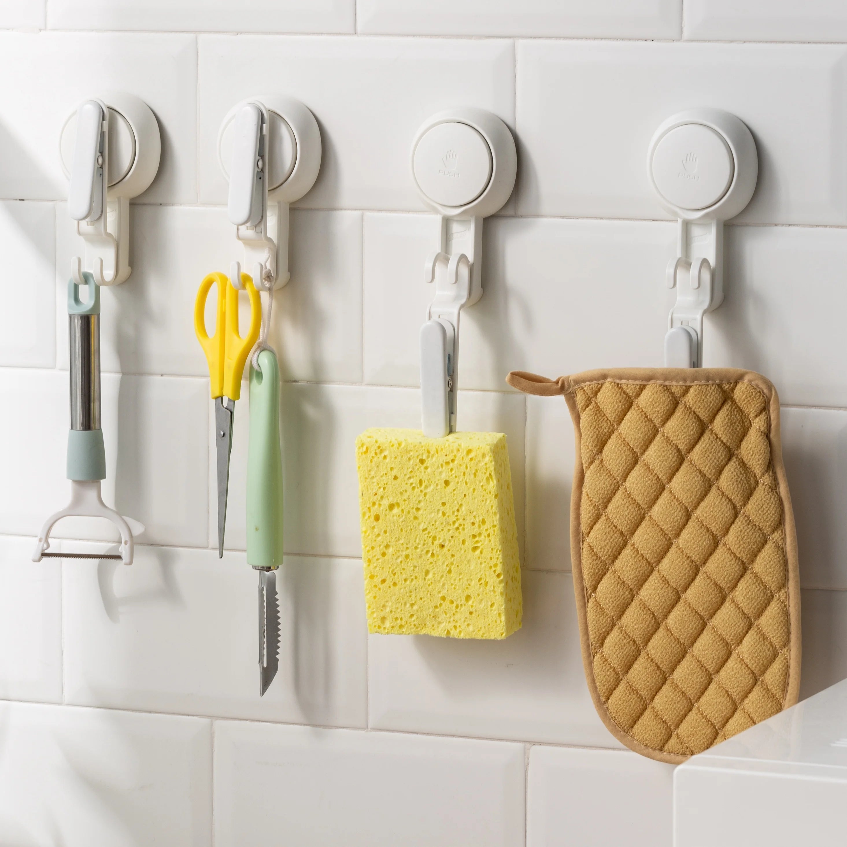 Reusable Washable Removable Wide Application Vacuum Suction Hook Clip for Hanging to Car Kitchen Bathroom Bedroom