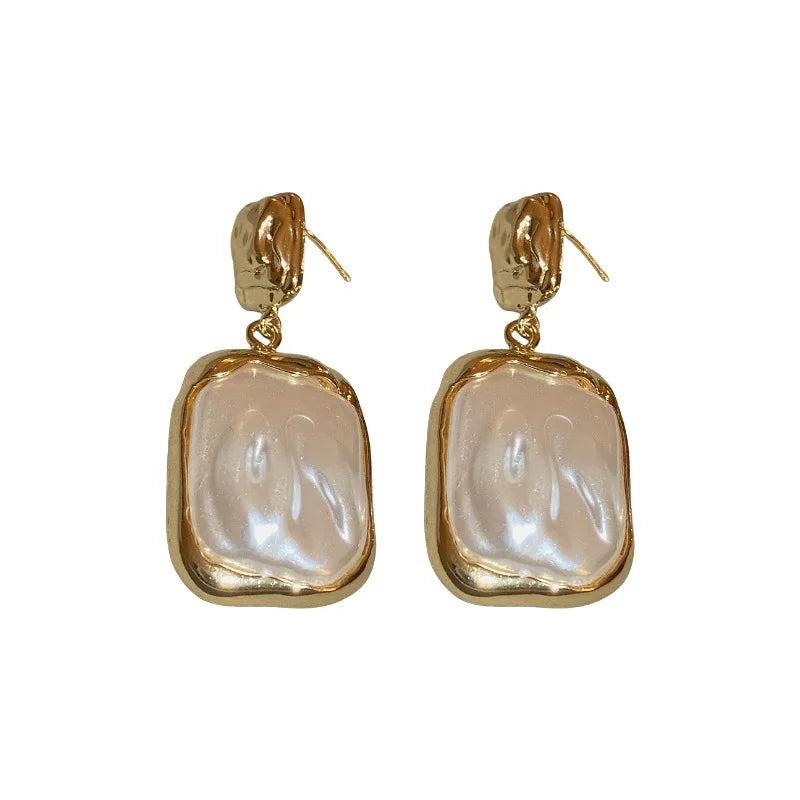 Wholesale Fashion Women's Trendy New Design Geometric-shaped Earrings with Gold Plated Simulated Baroque Pearl Pendant Jewelry