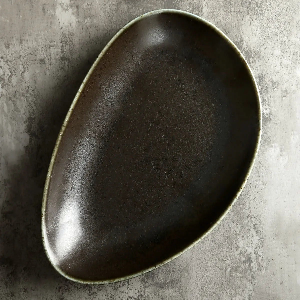 Factory Direct Wholesale Irregular Ceramic Hotel Soup and Fish PlateTriangle Porcelain Black Dinner Plates