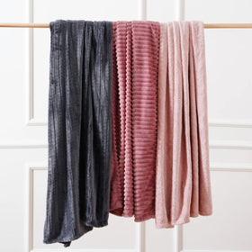 Low Price 100% Polyester Modern Solid Flannel Fleece Plush Winter Bed Throw Blanket Eco-Friendly Anti-Pilling Assorted Colors