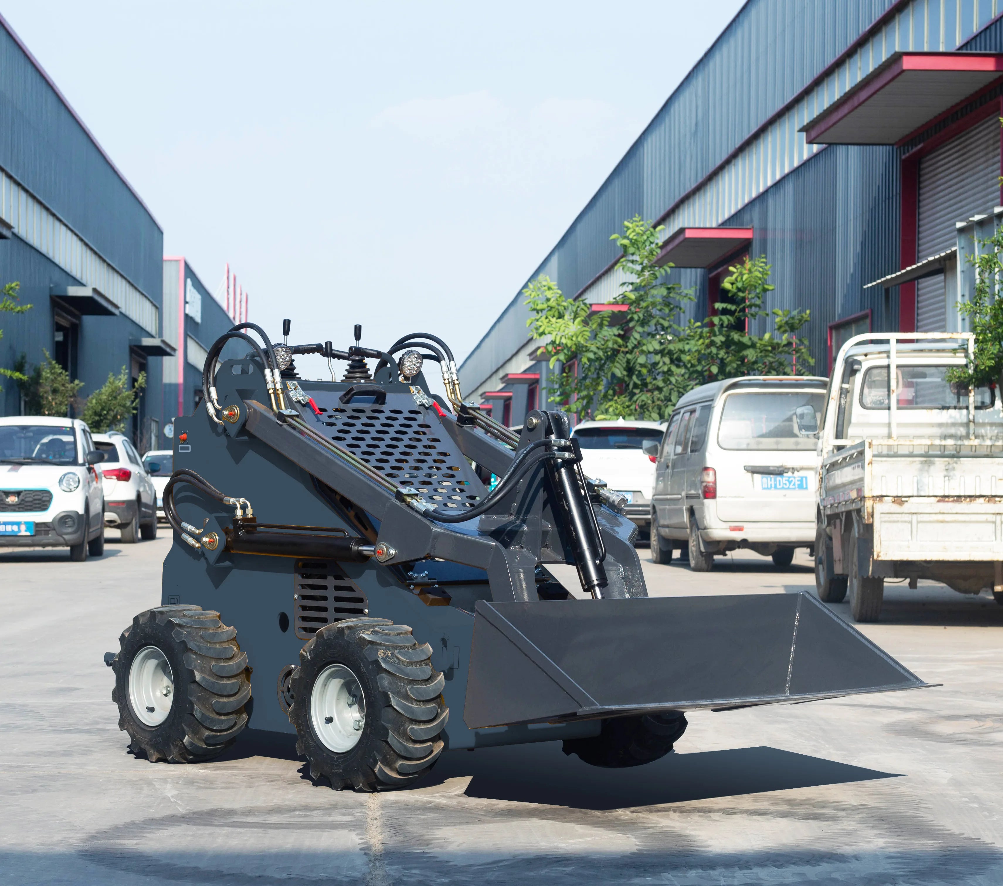 Chinese Manufacturer Price CE EPA Wheel Crawler Tracked Small Compact Mini Skid Steer Loader for Sale with Attachment Bucket