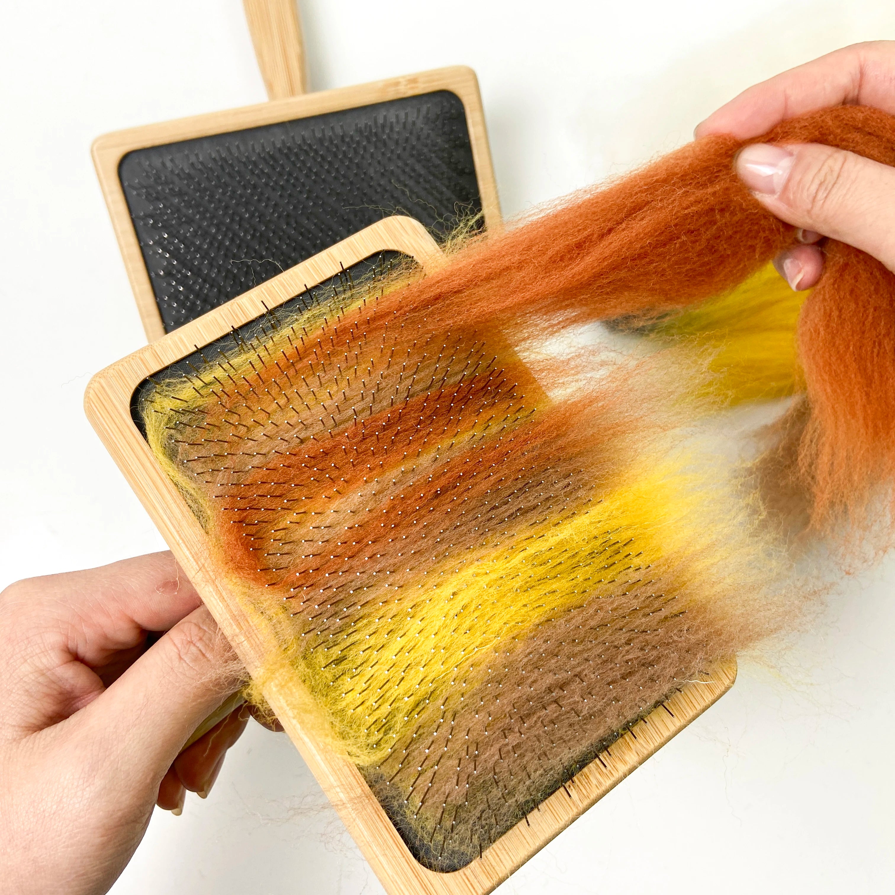 Wool Hand Carder Brush for Spinning Needlework Accessory Weaving Macrame Brush Wool Blend Knitting Tool Customized for Adults