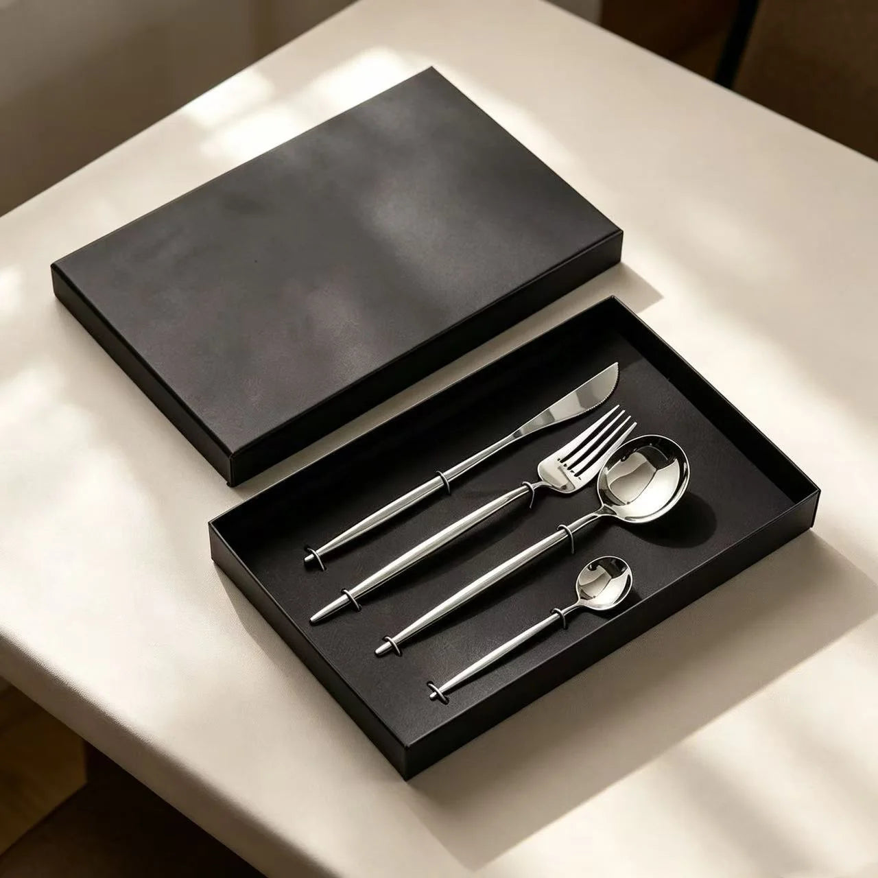 Mirror Polished 430 Stainless Steel Classic Design Portuguese Style Flatware 4-Piece Set Guangdong Origin Wholesale Cutlery