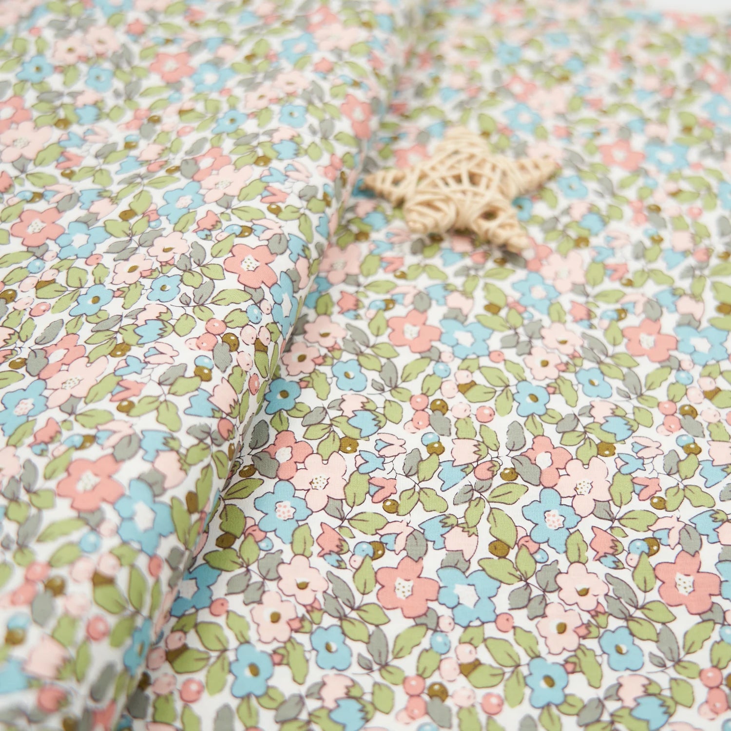 Spot Sale Organic Breathable Cotton Digital Floral Printed Fabric for Women Kids Boys Garments Craft Bag Use